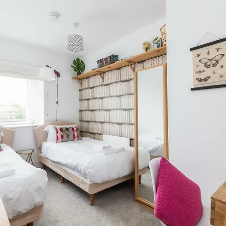 No 49 The Walk Great For Centre Train And Racecourse Apartman *